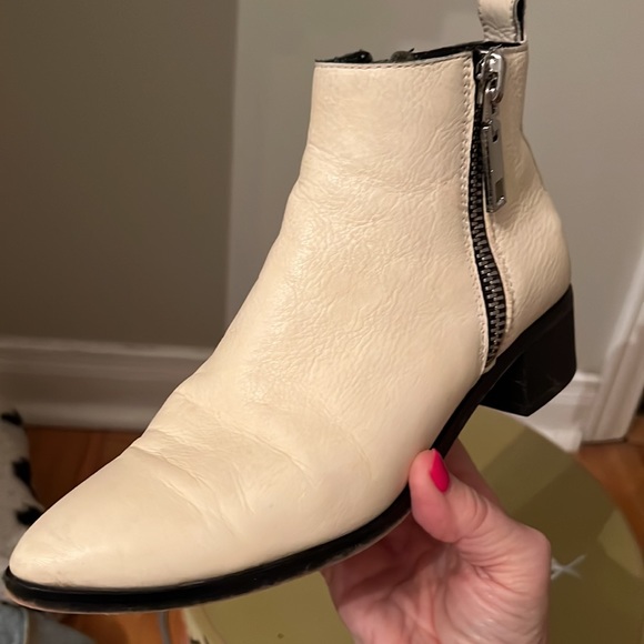 Soft supple slightly off-white leather booties - Picture 6 of 9